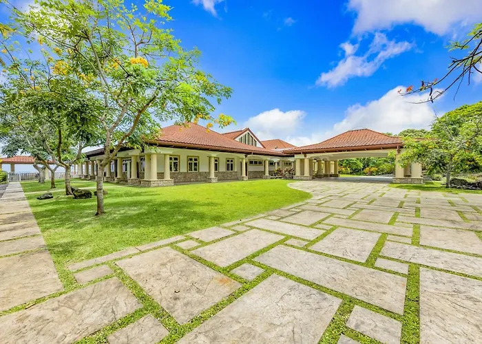 Luxury Kona Mansion - Infinity Pool & Epic Views
